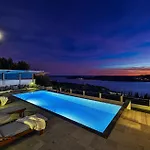 Gorgeous Home In Orasac 펜션 *