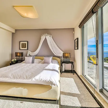 Gorgeous Home In Orasac